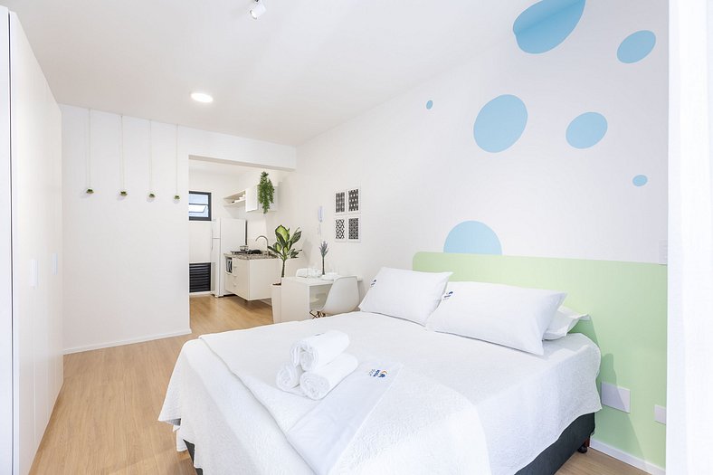 Apartamento estudio céntrico con balcón privado.