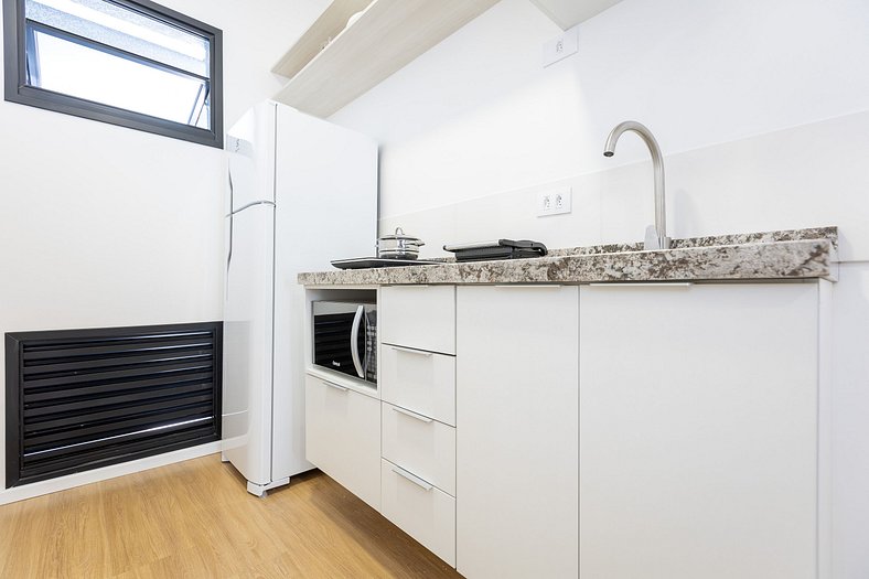 Apartamento estudio céntrico con balcón privado.