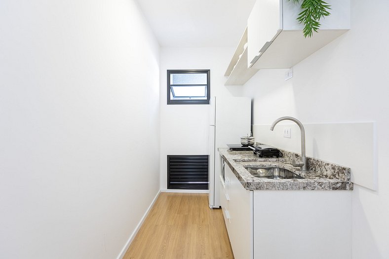 Apartamento estudio céntrico con balcón privado.