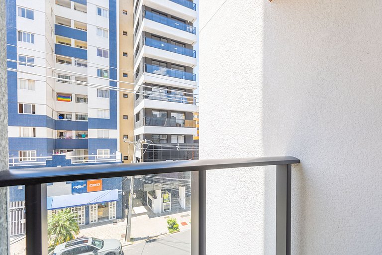 Apartamento estudio céntrico con balcón privado.