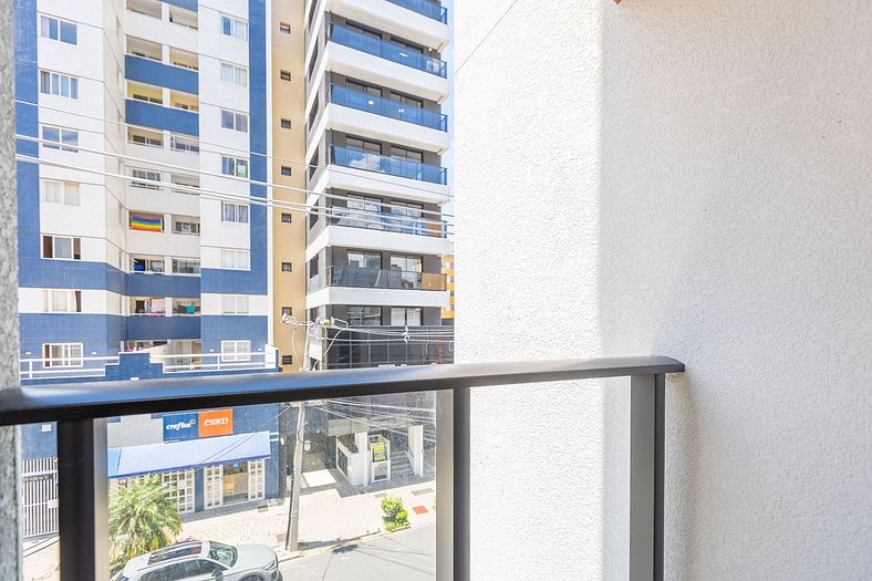 Apartamento estudio céntrico con balcón privado.