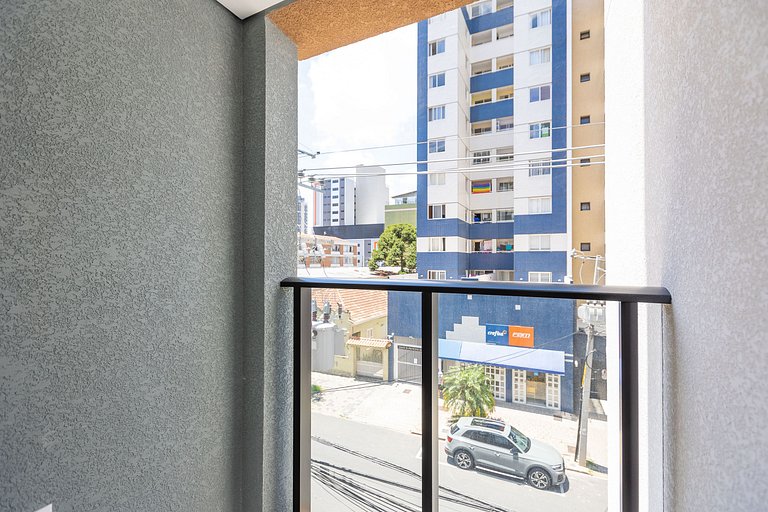 Apartamento estudio céntrico con balcón privado.