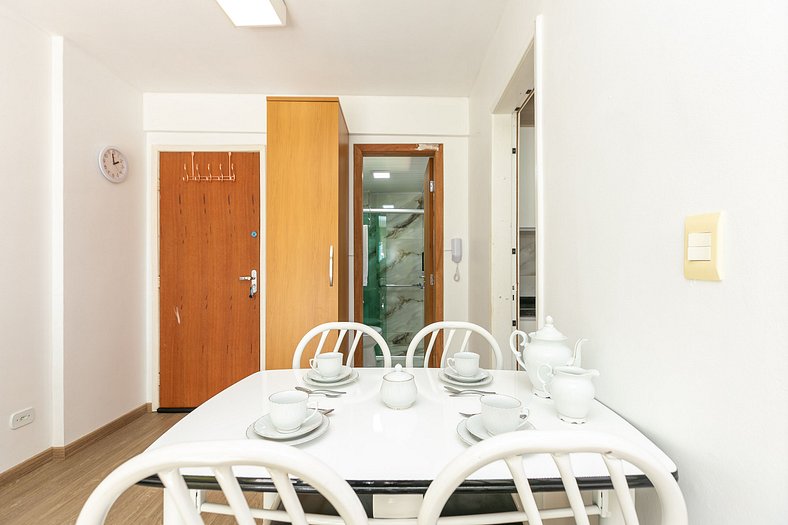 Apartamento estudio céntrico con balcón privado.