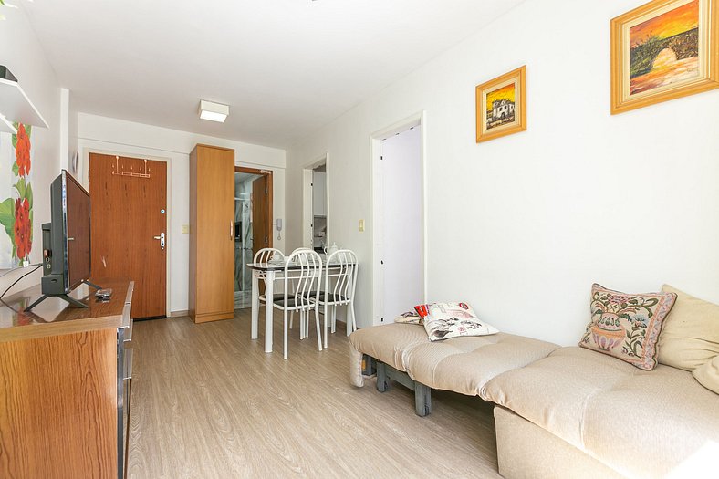 Apartamento estudio céntrico con balcón privado.