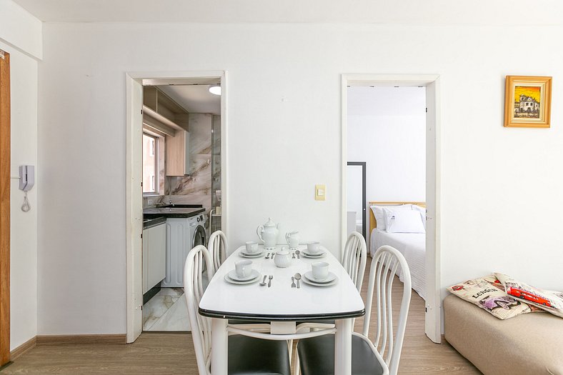 Apartamento estudio céntrico con balcón privado.