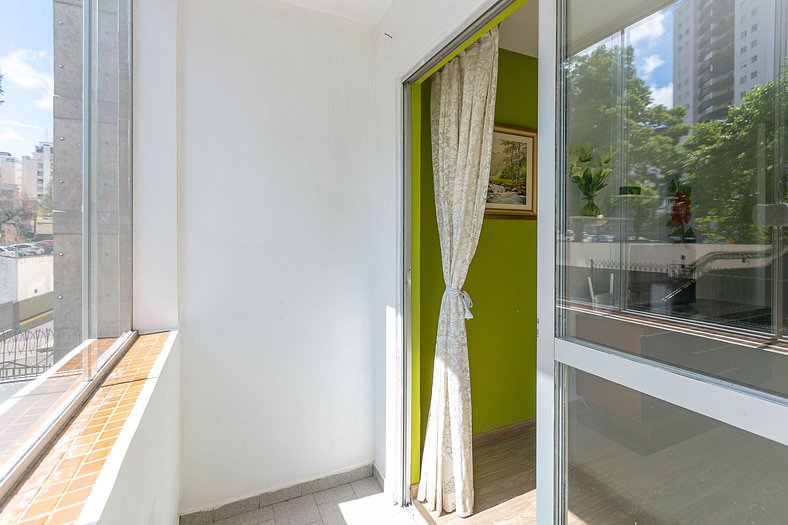 Apartamento estudio céntrico con balcón privado.