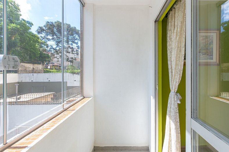 Apartamento estudio céntrico con balcón privado.