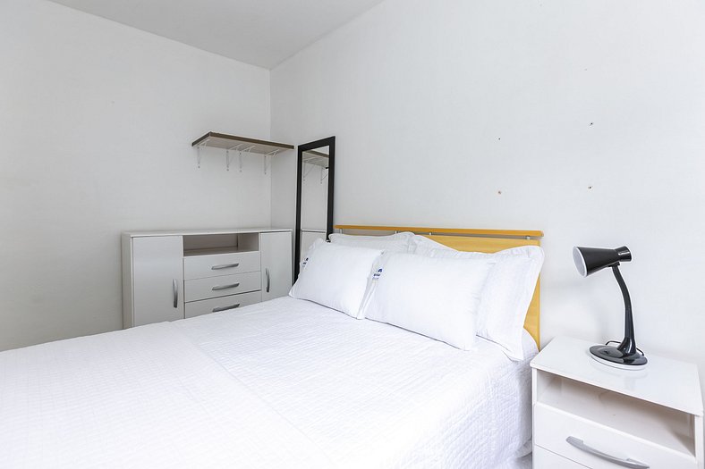 Apartamento estudio céntrico con balcón privado.