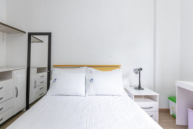 Apartamento estudio céntrico con balcón privado.